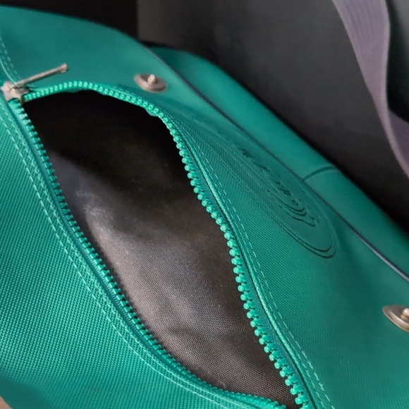 Lacoste Paris Chemise Green Men's Messenger Bag. - Picture 14 of 14